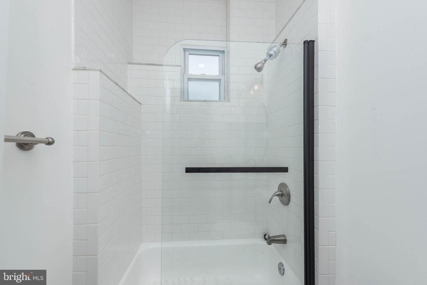 915 N Montford Avenue photo 20