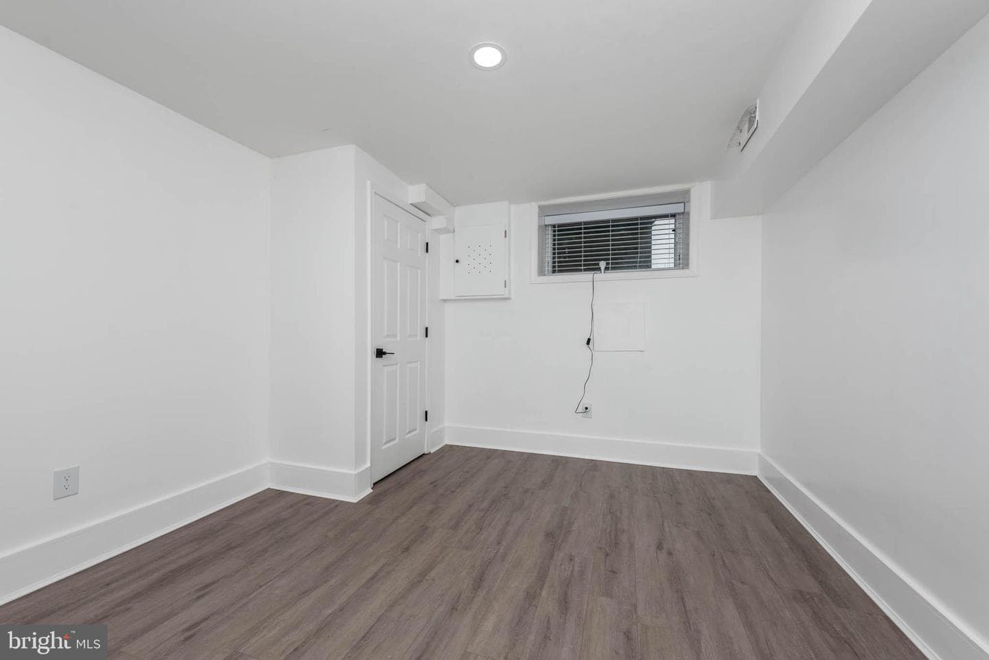 915 N Montford Avenue photo 24