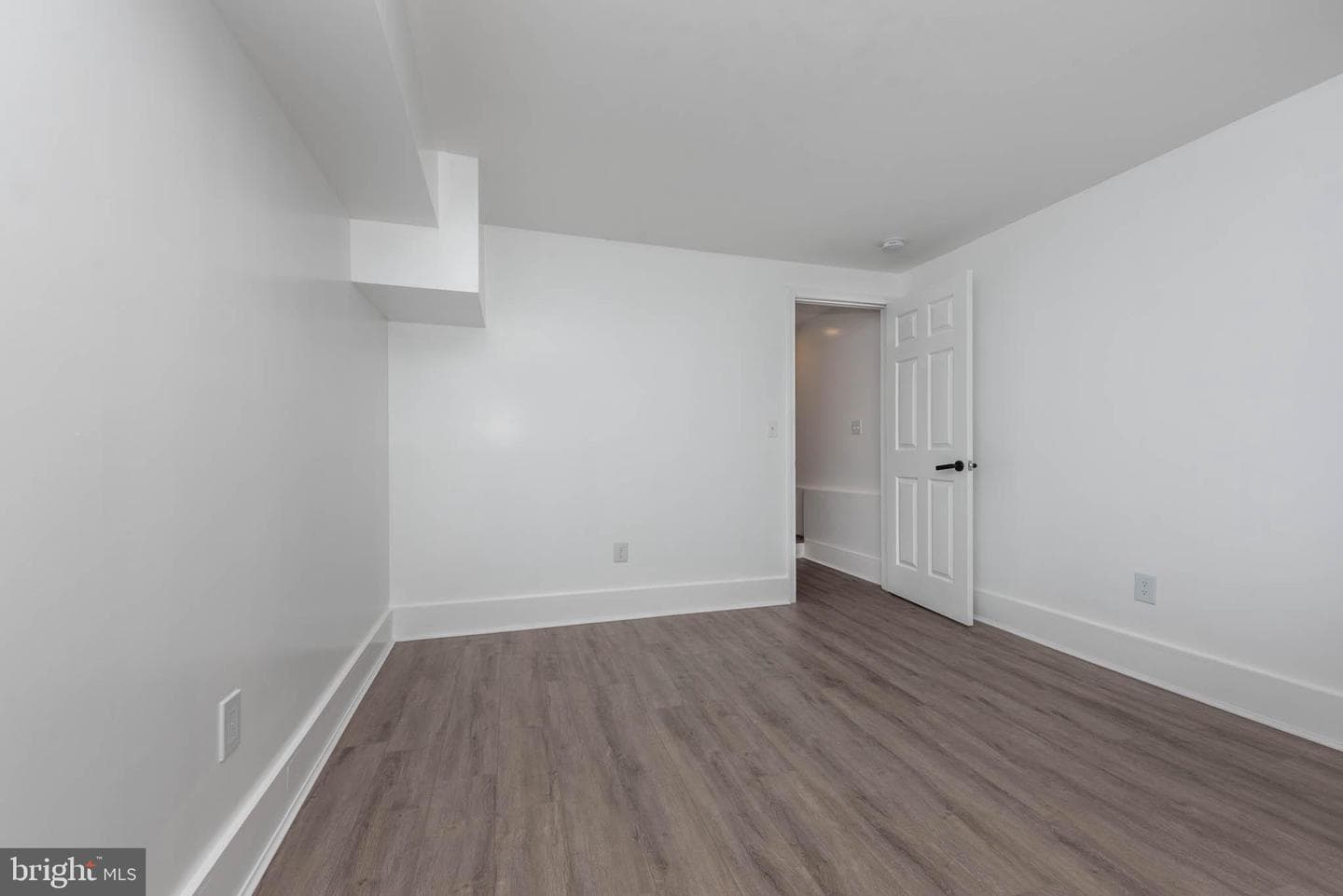 915 N Montford Avenue photo 25