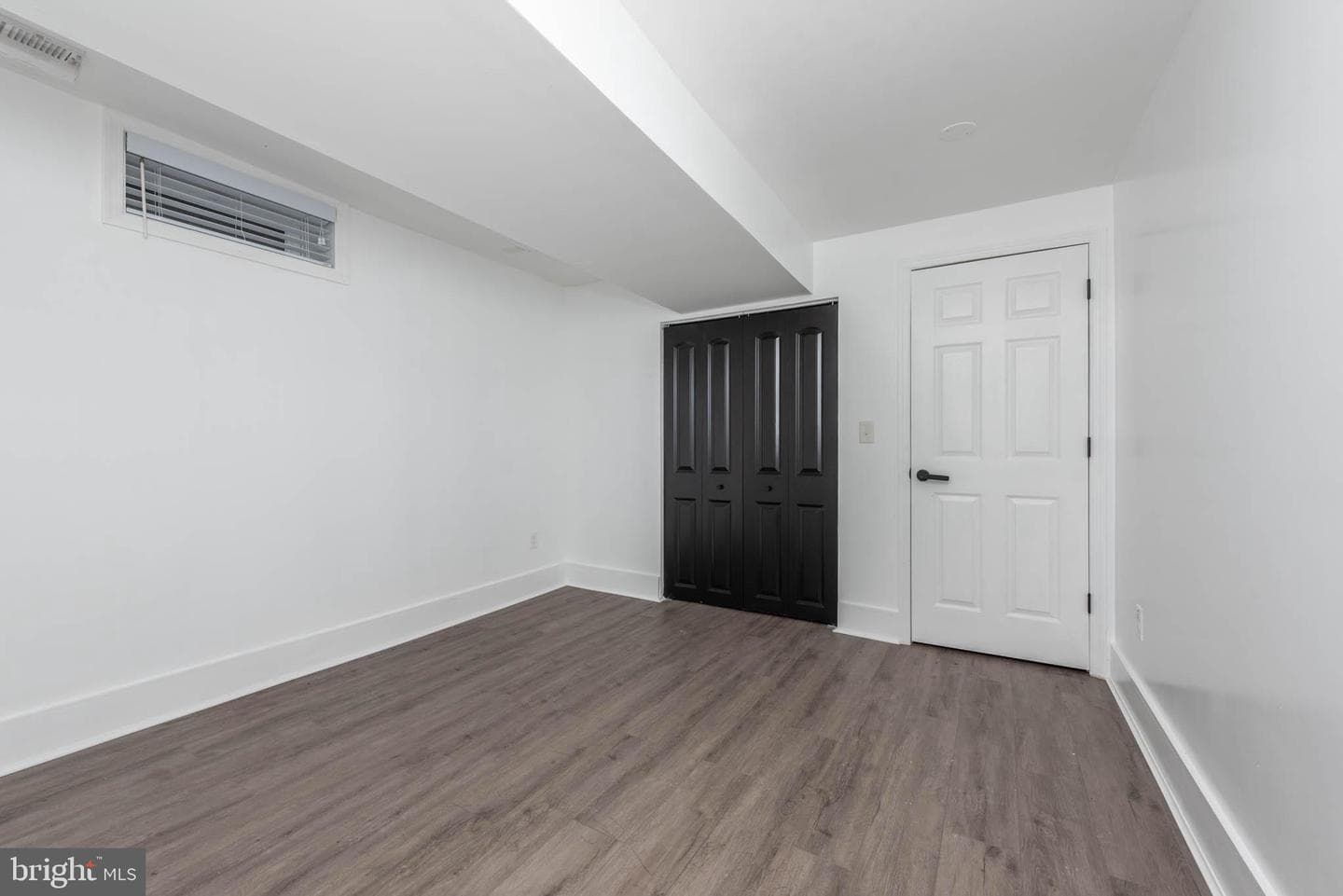 915 N Montford Avenue photo 28