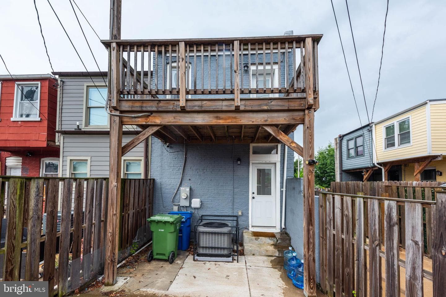 915 N Montford Avenue photo 31
