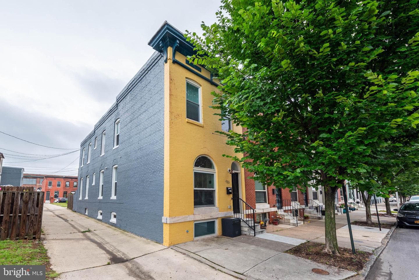 915 N Montford Avenue photo 33