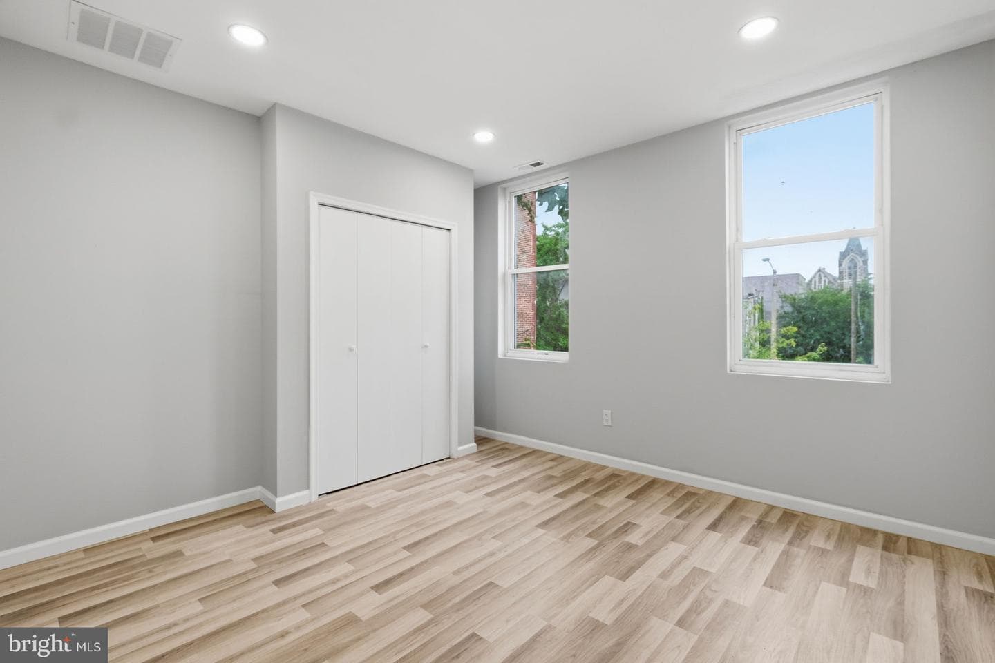 526 N Arlington Avenue photo 14