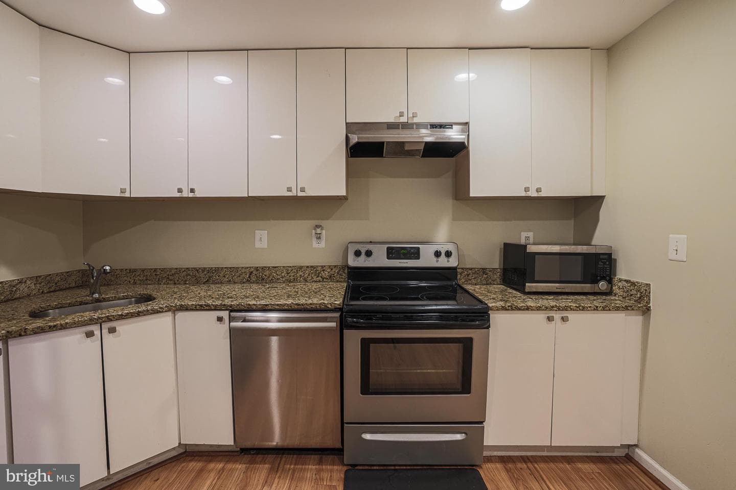 352 Woodyear Street photo 10
