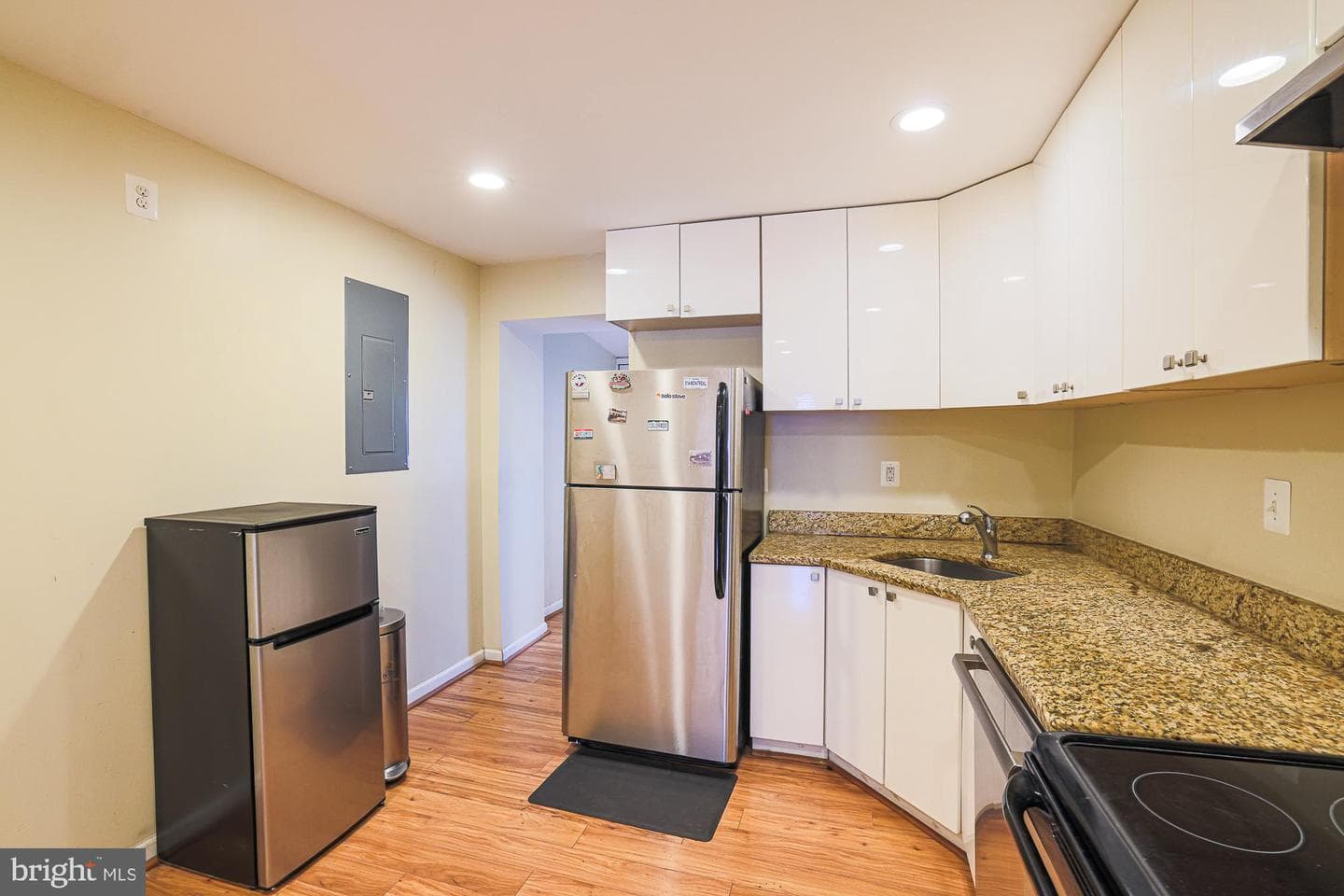 352 Woodyear Street photo 12