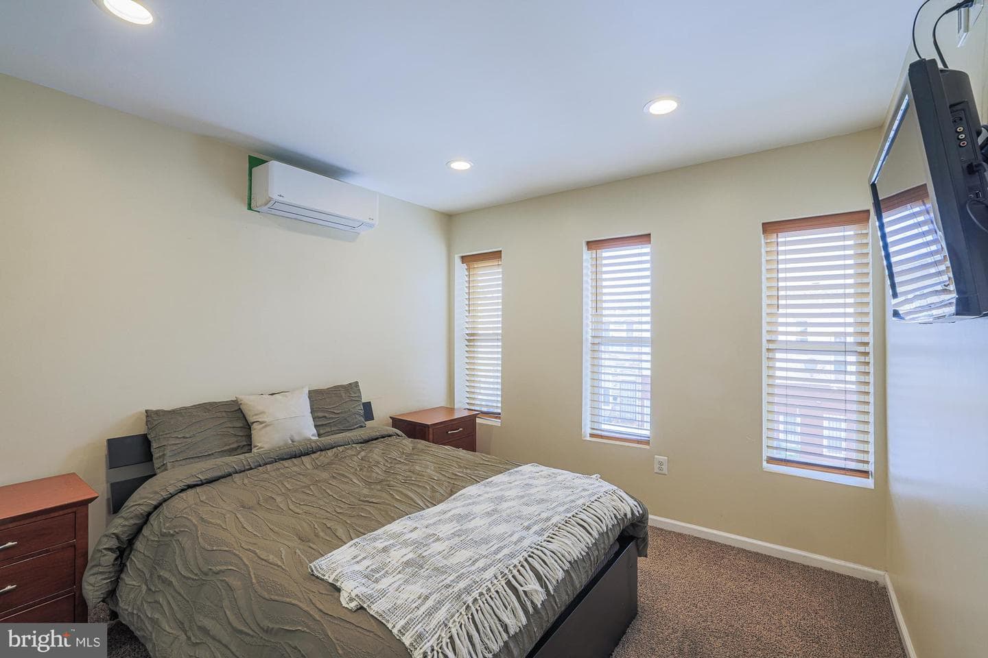 352 Woodyear Street photo 16