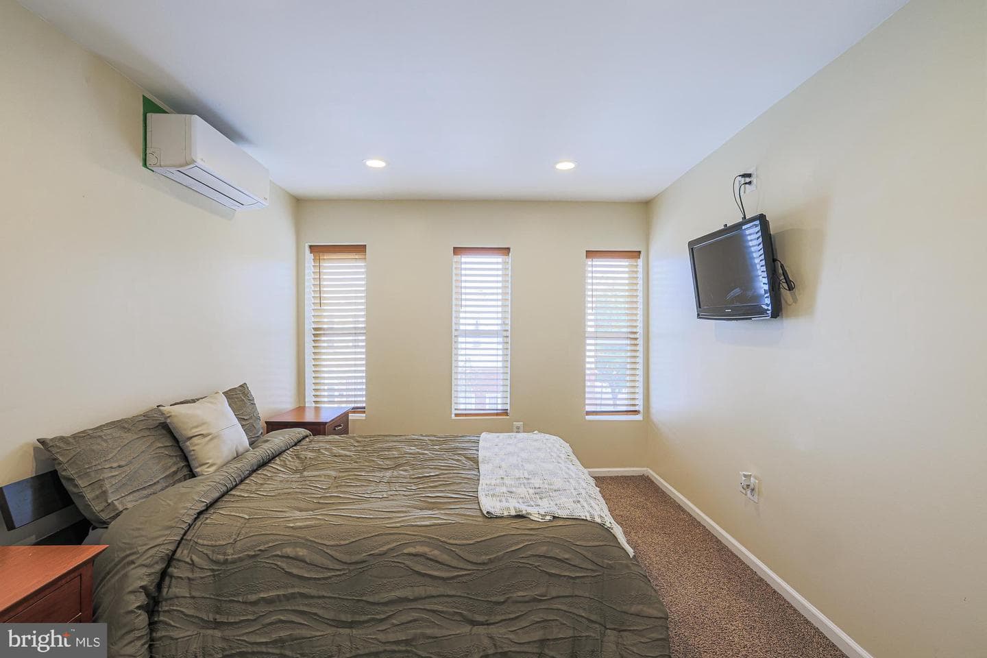352 Woodyear Street photo 18