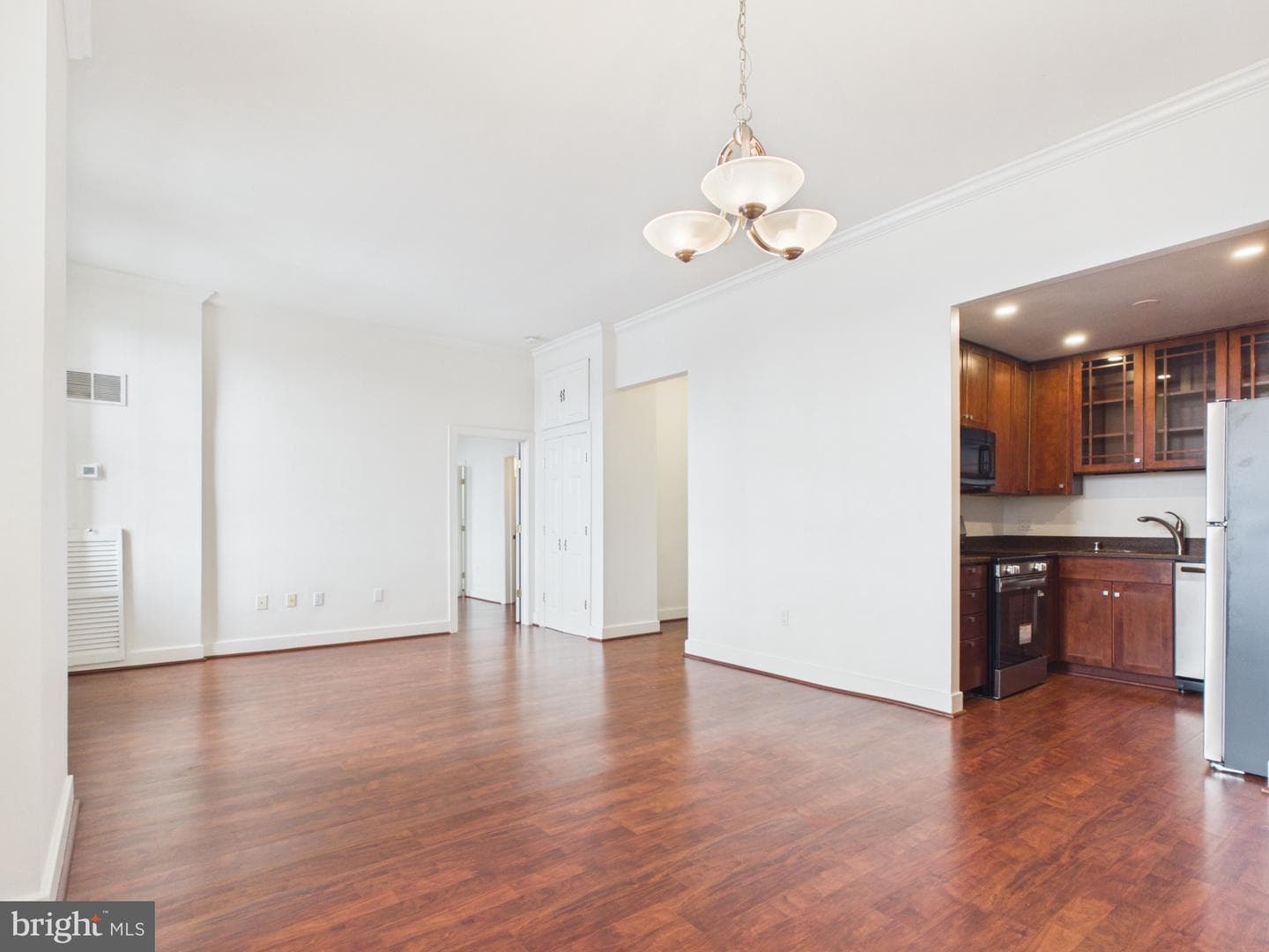 1 E Chase Street #814 photo 7