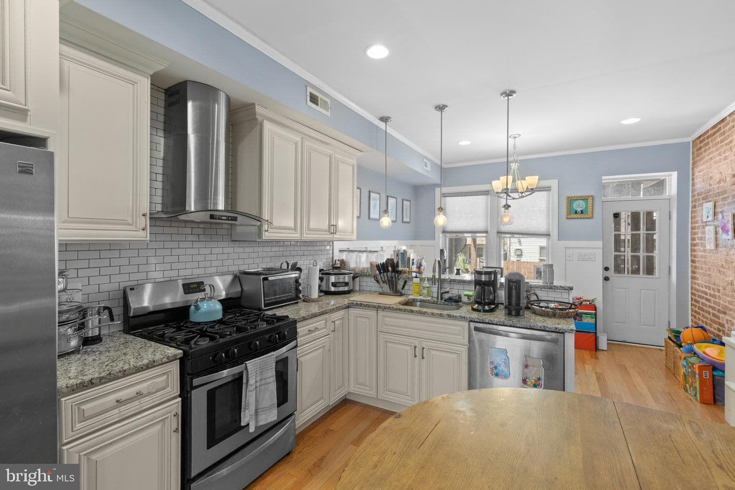 10 N Curley Street photo 11