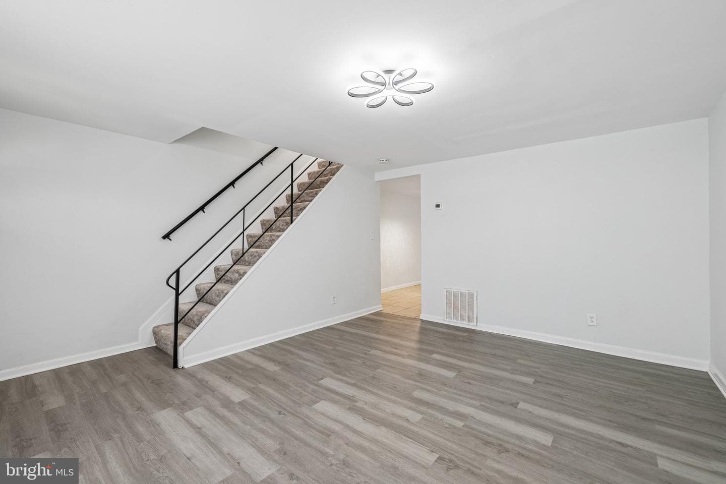 3023 Janice Avenue photo 8