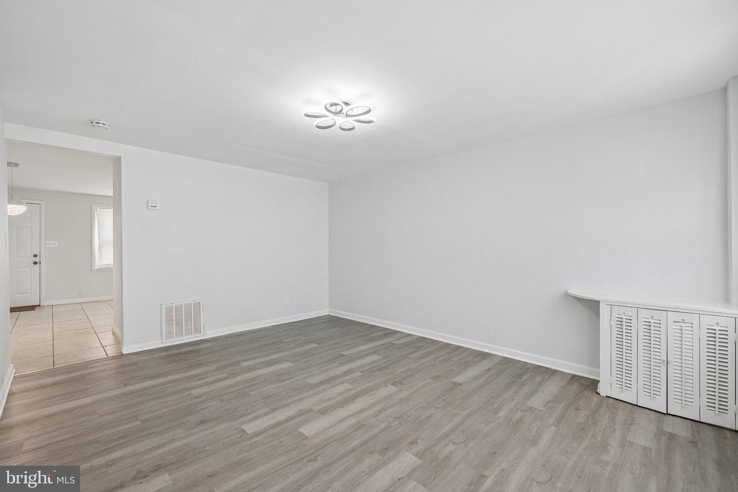 3023 Janice Avenue photo 9