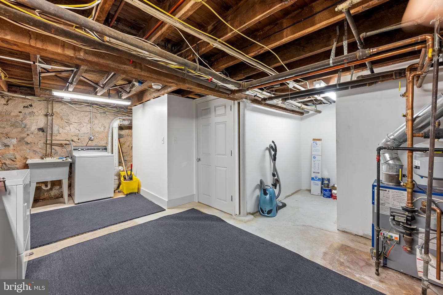 2912 Wyman Parkway photo 32