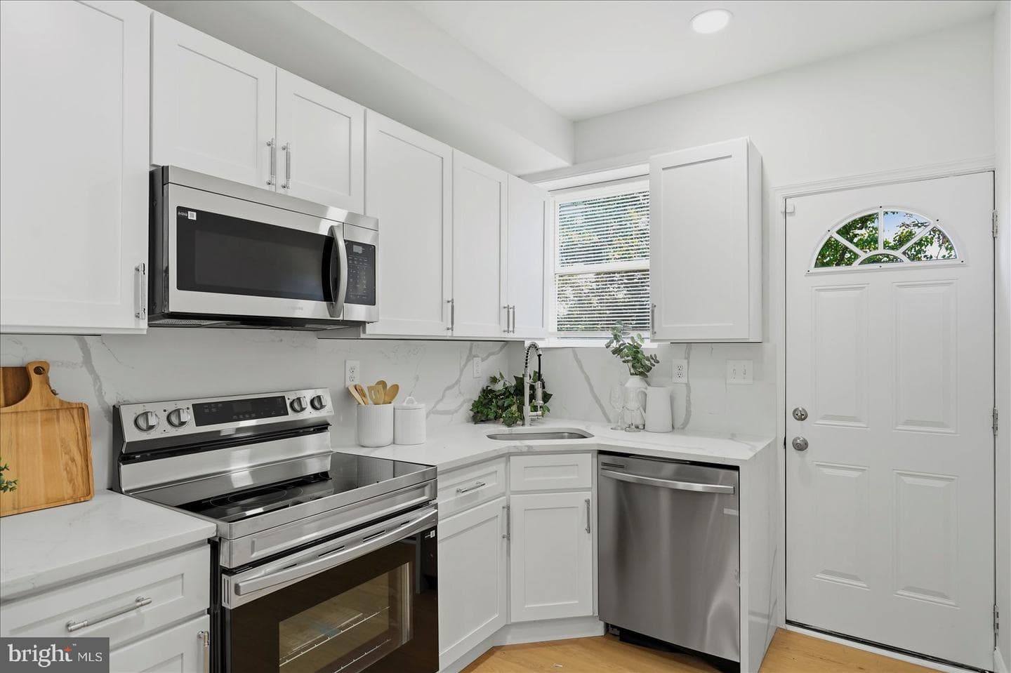 1527 E 29th Street photo 11