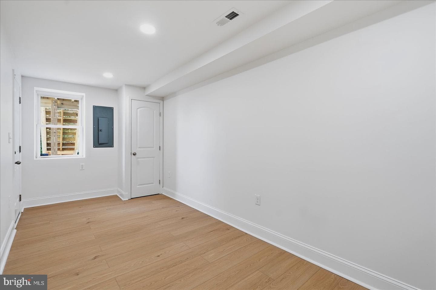 1527 E 29th Street photo 18