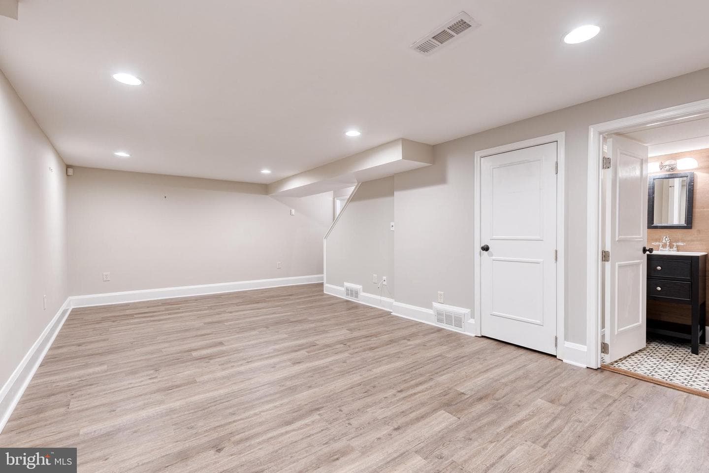 336 Broadmoor Road photo 33