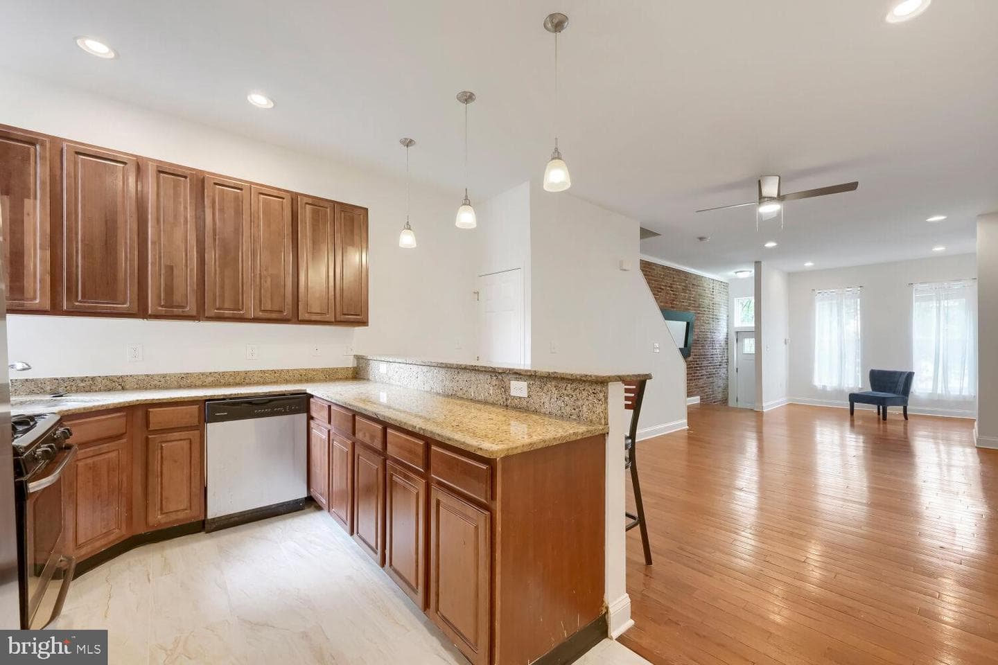 1228 N Broadway photo 7