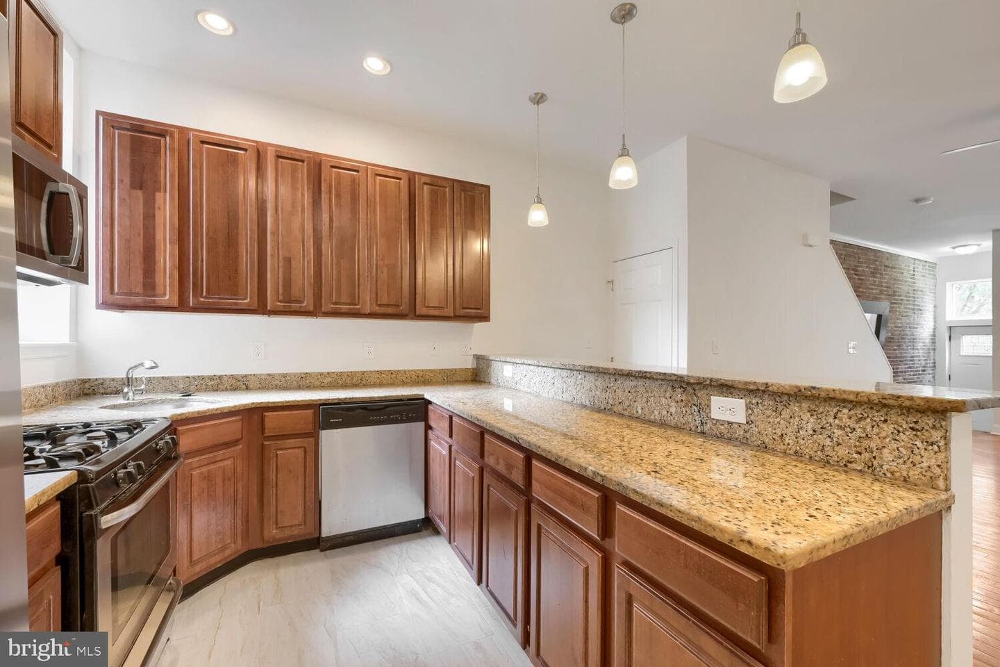 1228 N Broadway photo 8