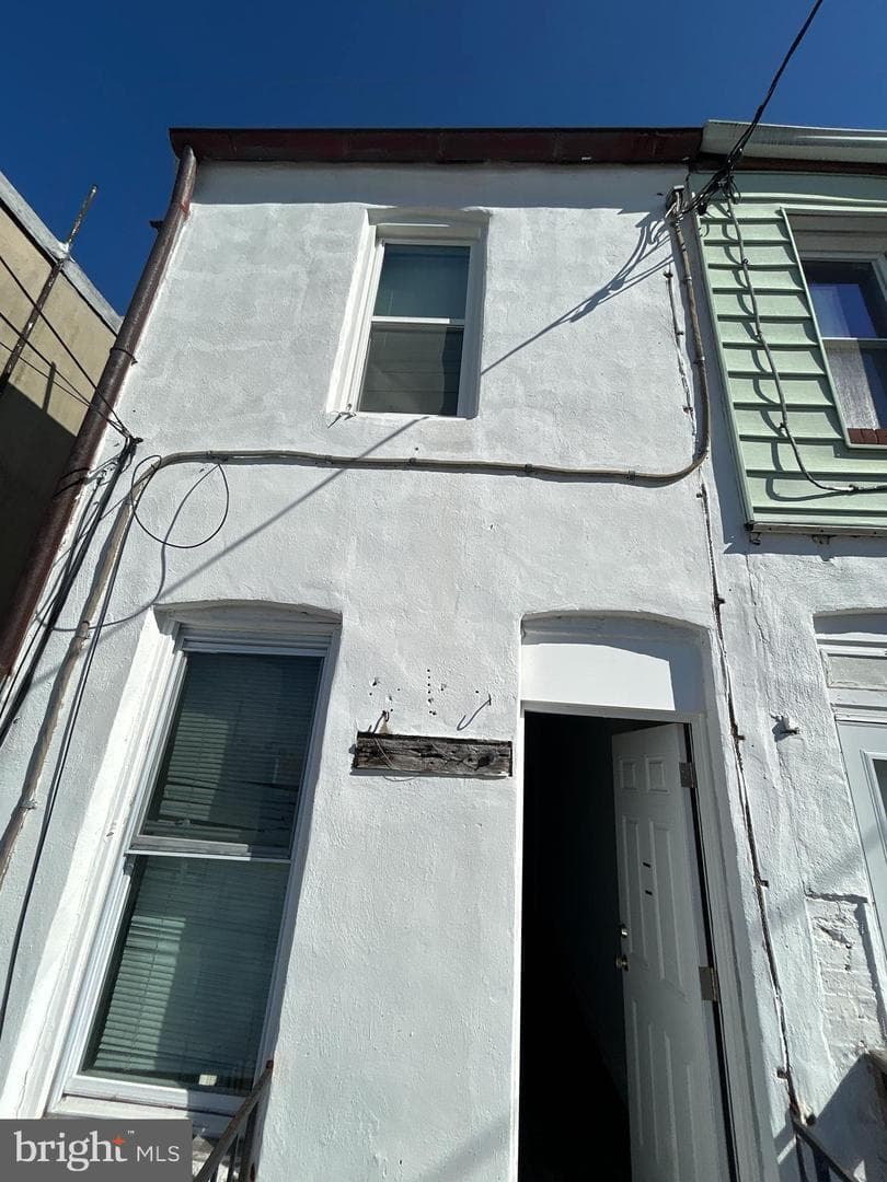 1427 E Lafayette Avenue photo 3