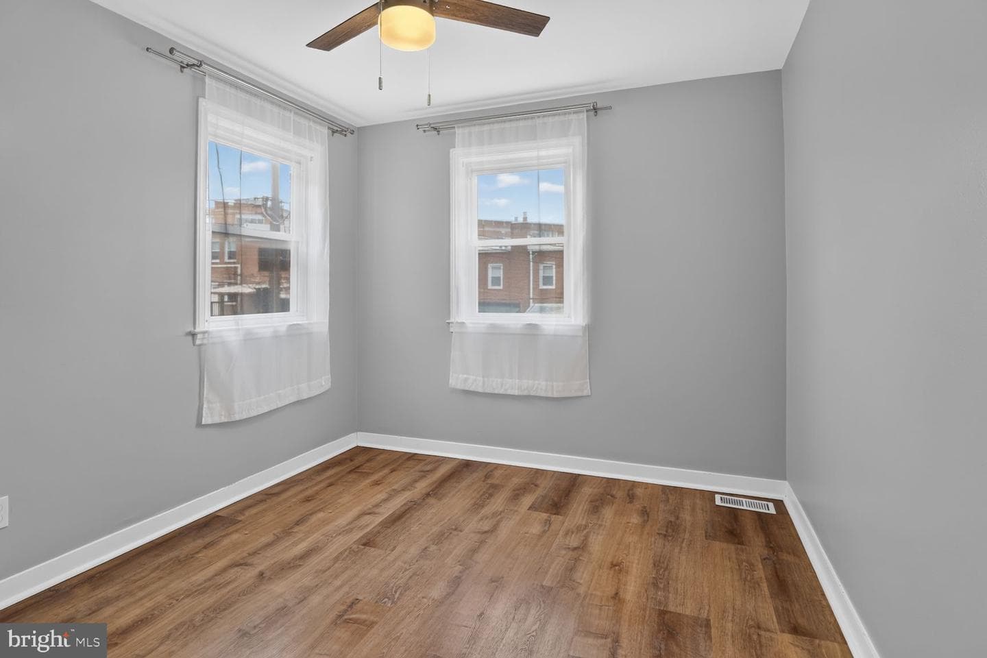 1405 W 37th Street photo 37