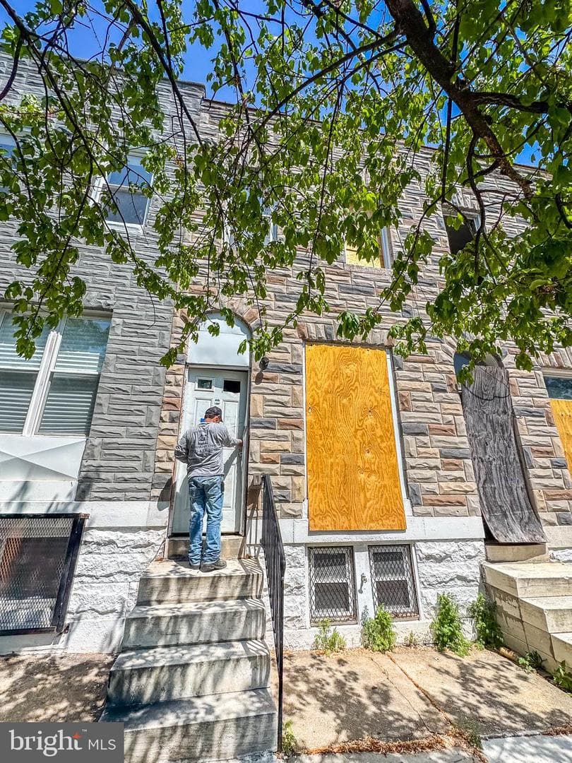 2012 E Lafayette Avenue photo 1