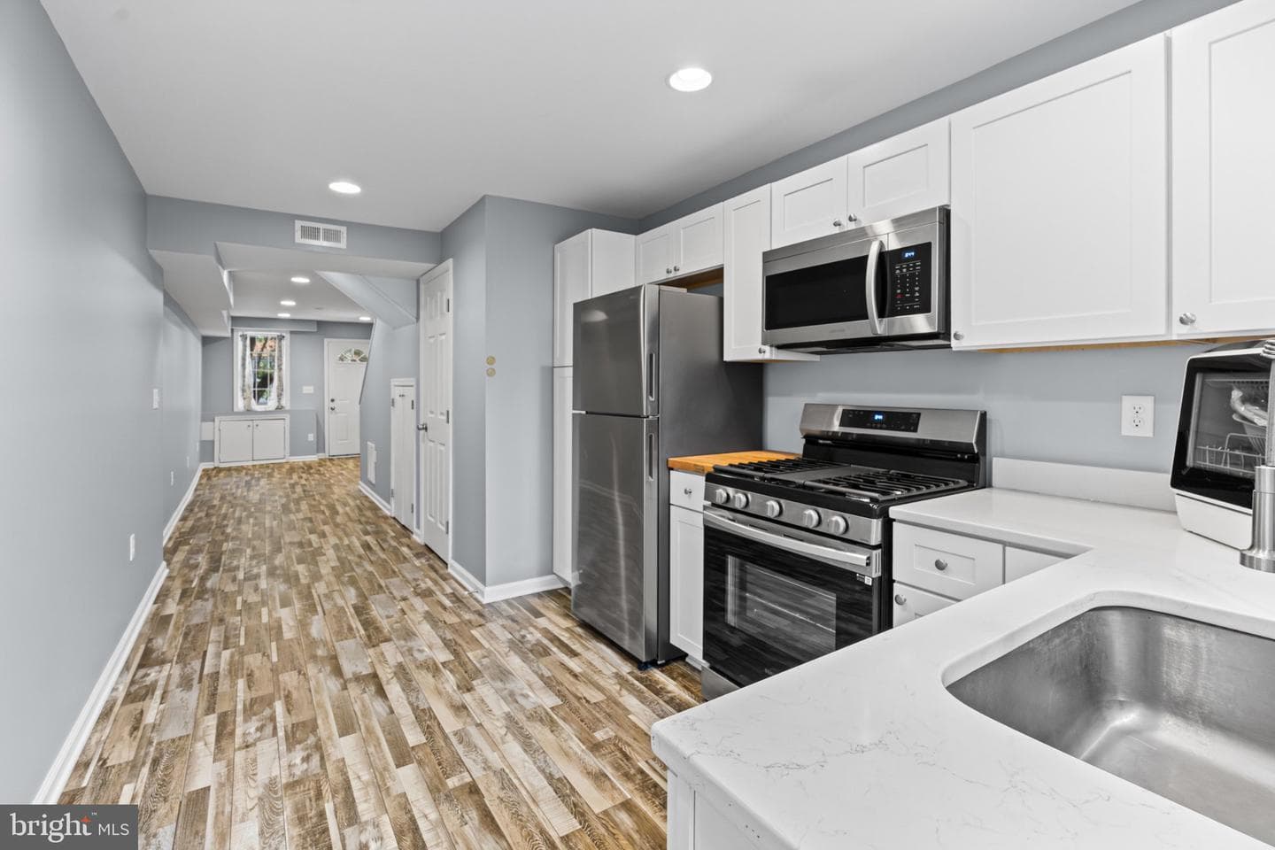 405 E Cross photo 6