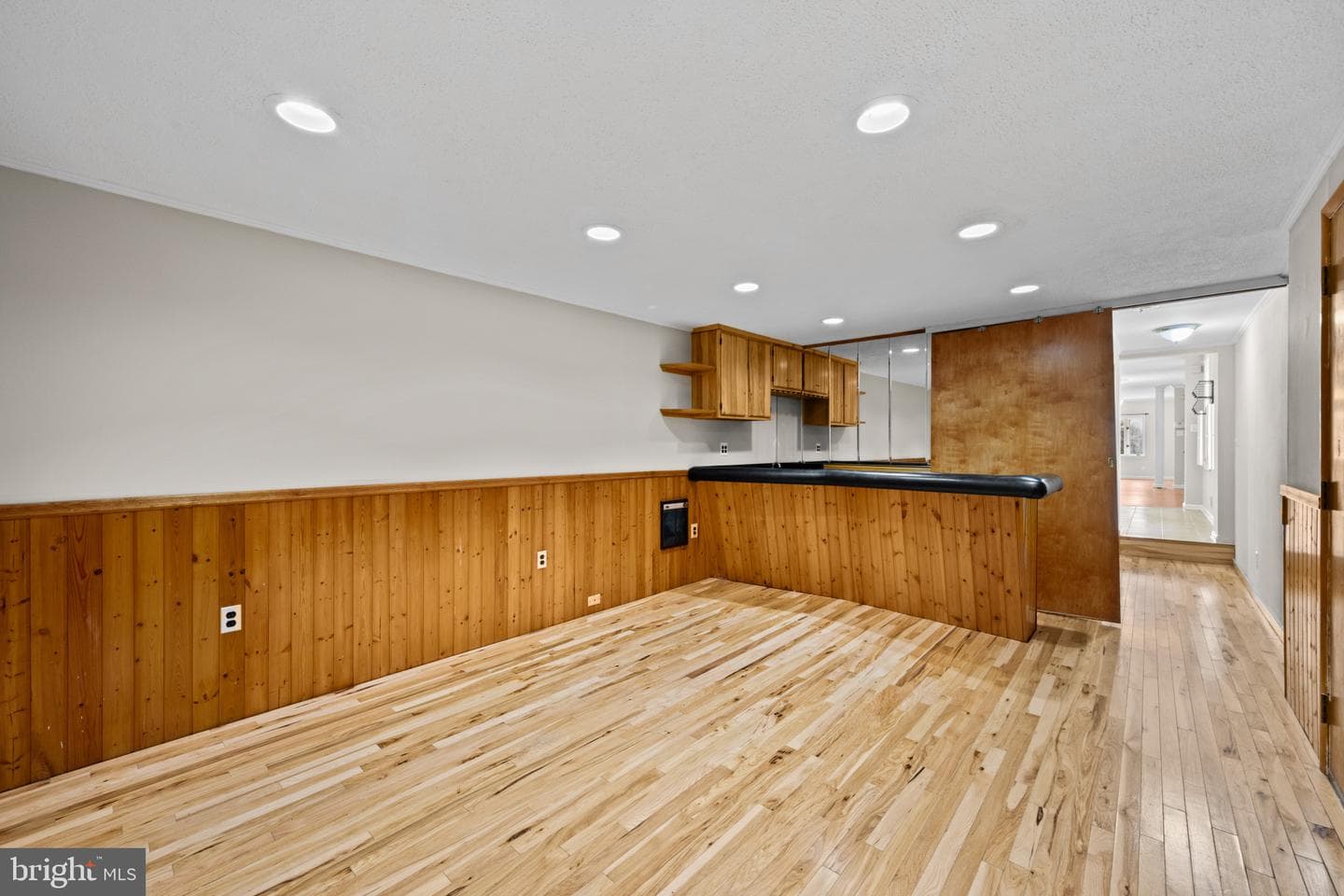 701 S Ellwood Avenue photo 19