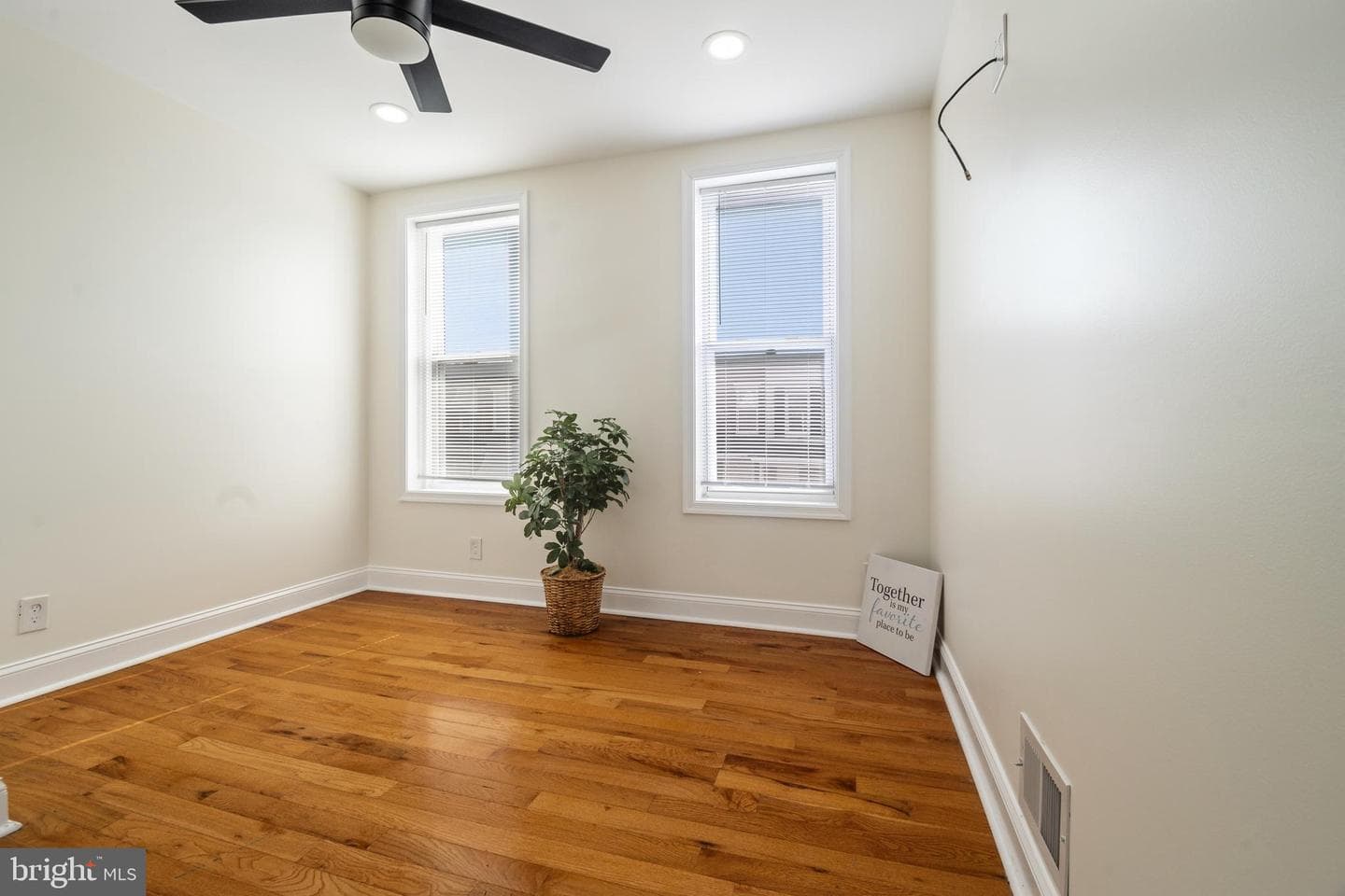 404 N Robinson Street photo 11