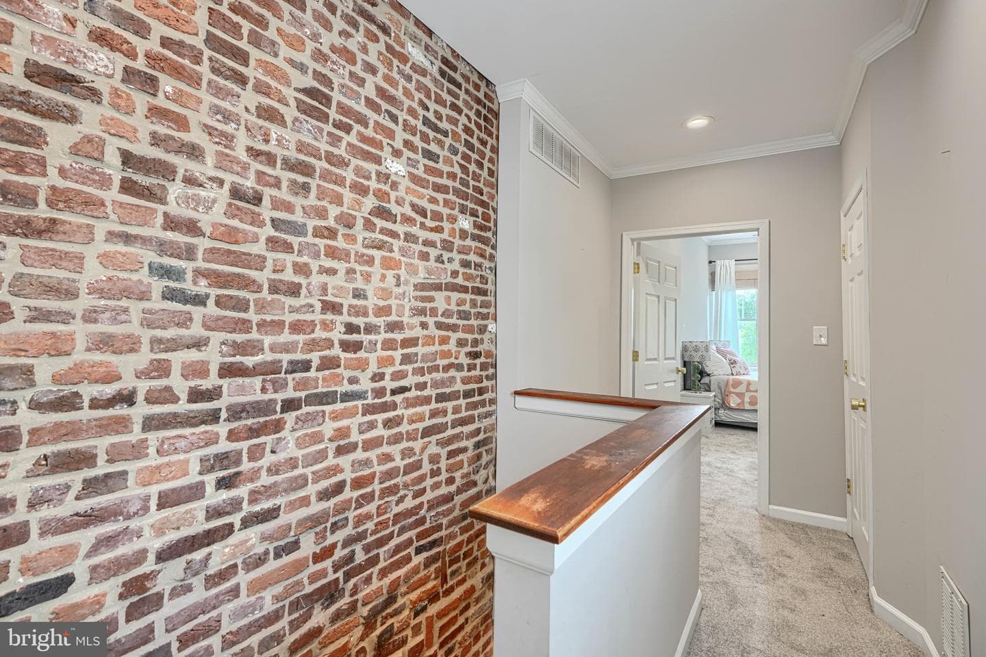 827 S Montford Avenue photo 27