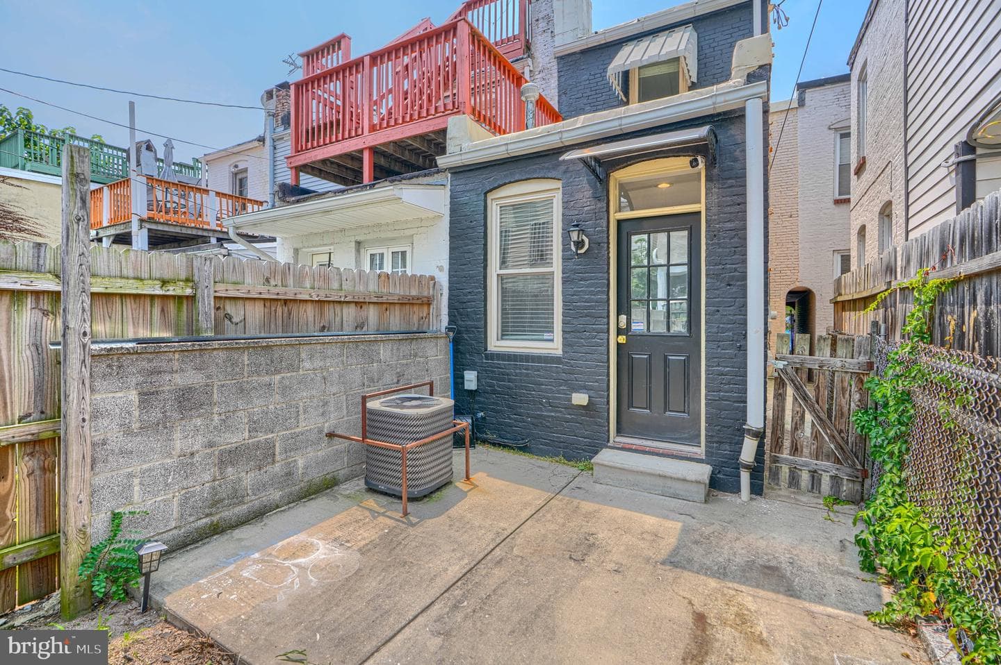 827 S Montford Avenue photo 51