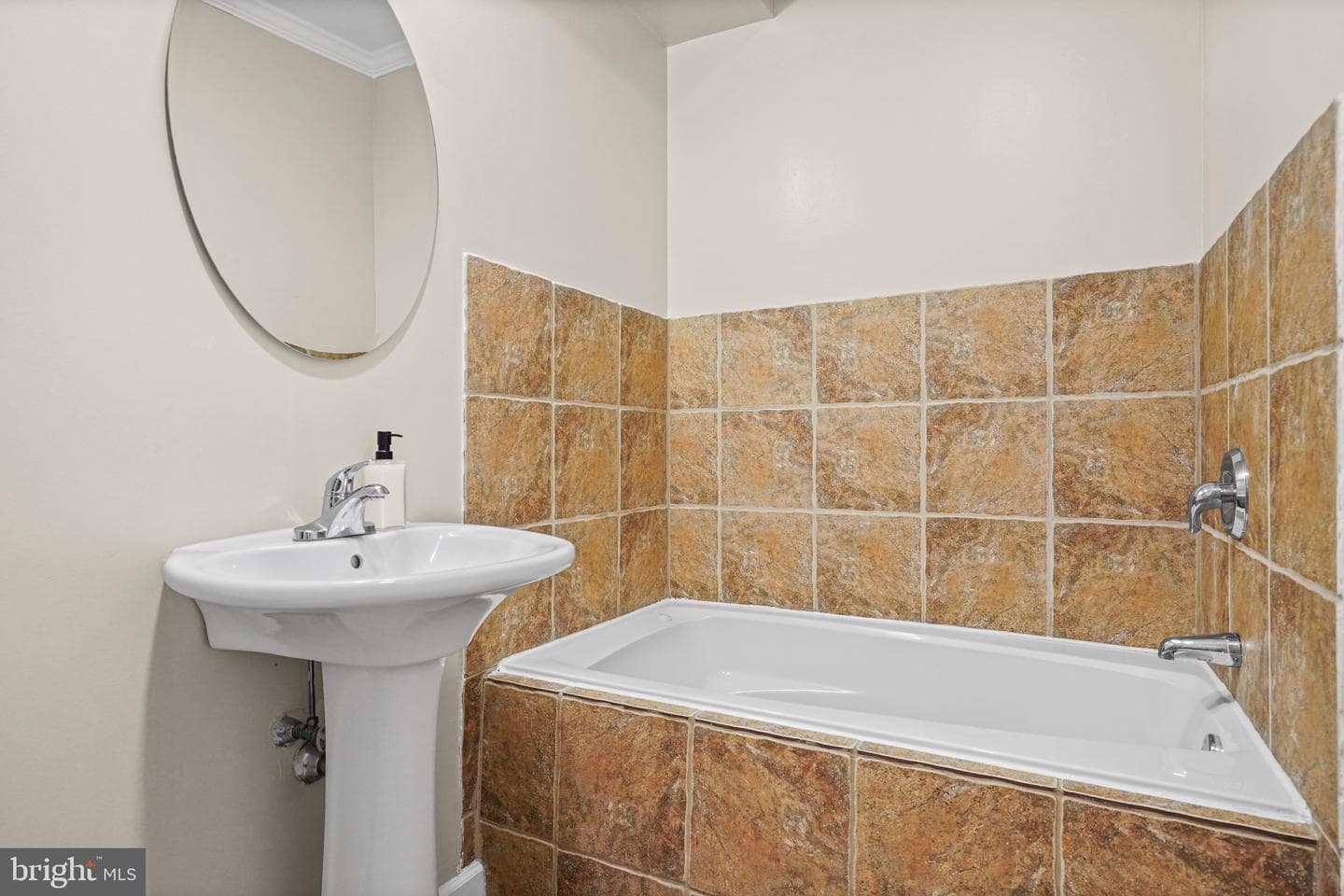 1411 W Ostend Street photo 27
