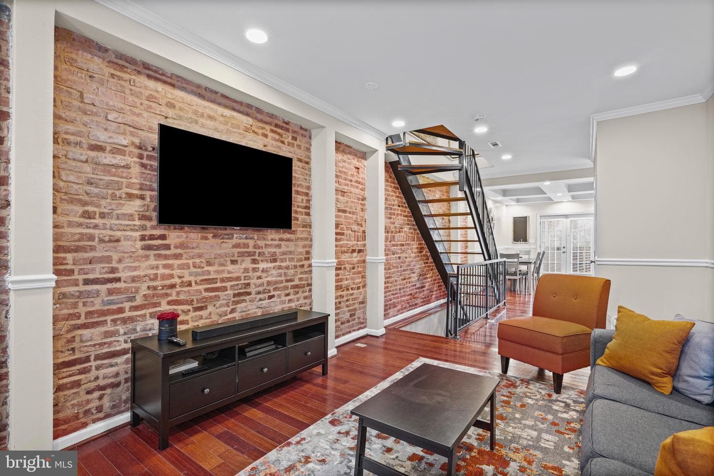 1411 W Ostend Street photo 6