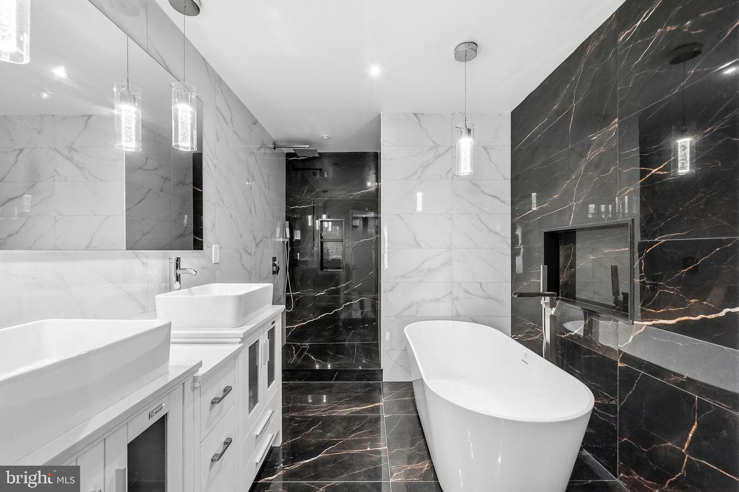 830 N Bond Street photo 11