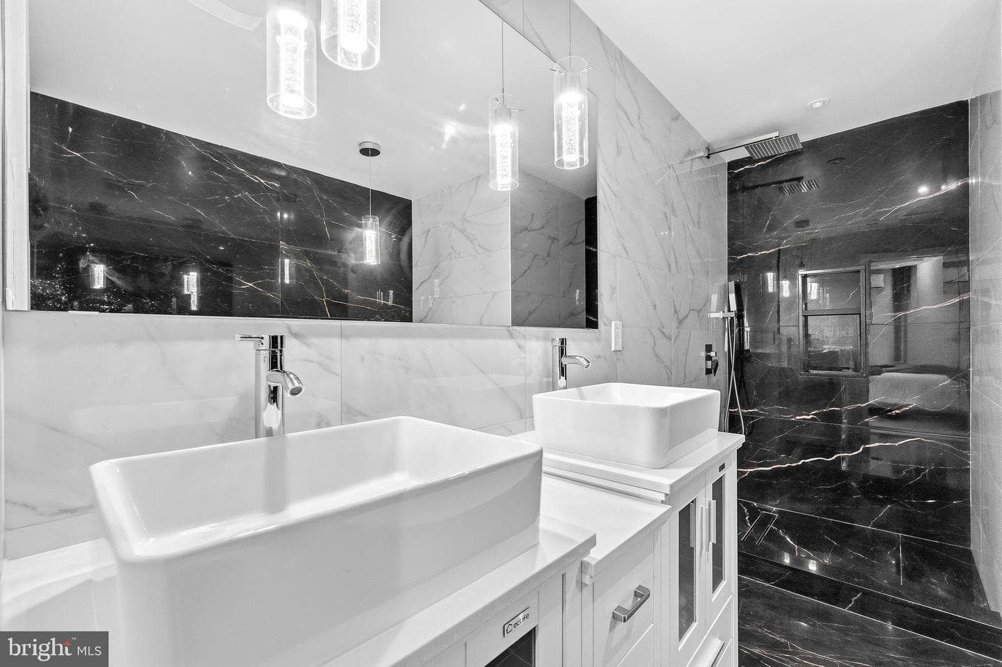 830 N Bond Street photo 13