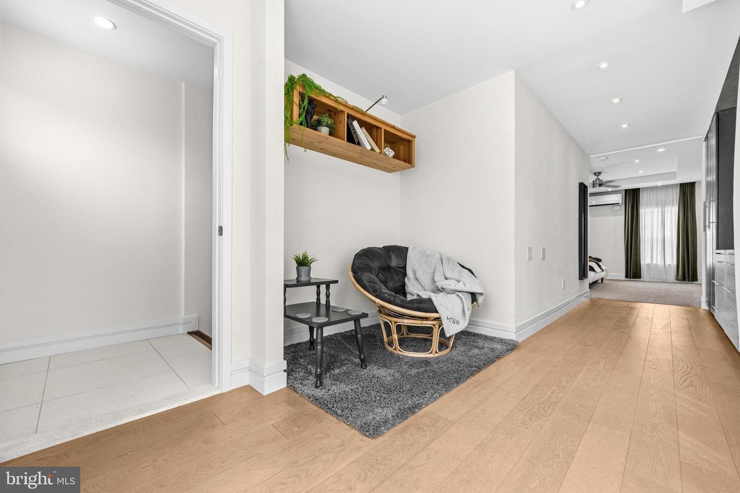830 N Bond Street photo 17