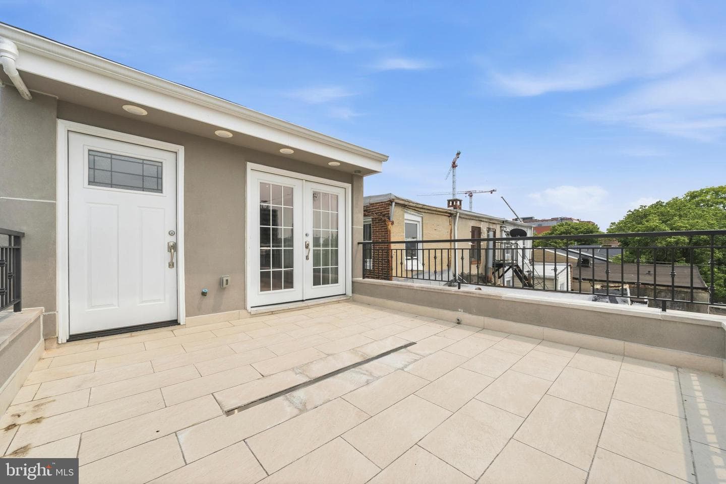 830 N Bond Street photo 21
