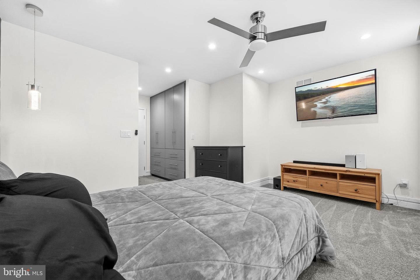 830 N Bond Street photo 24