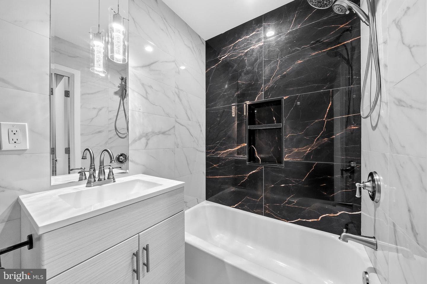 830 N Bond Street photo 25