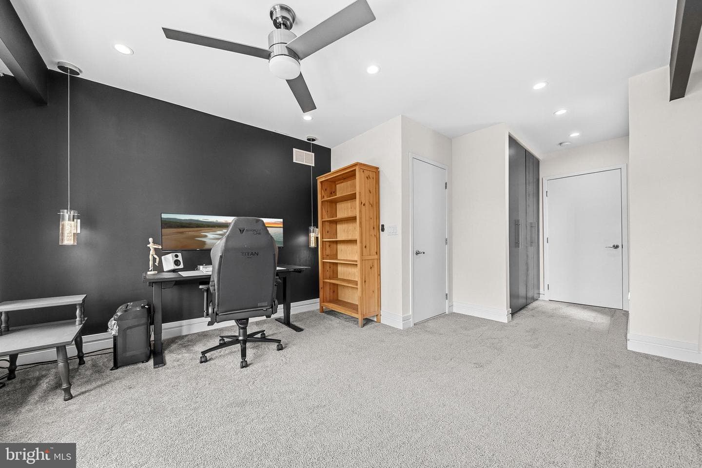 830 N Bond Street photo 26