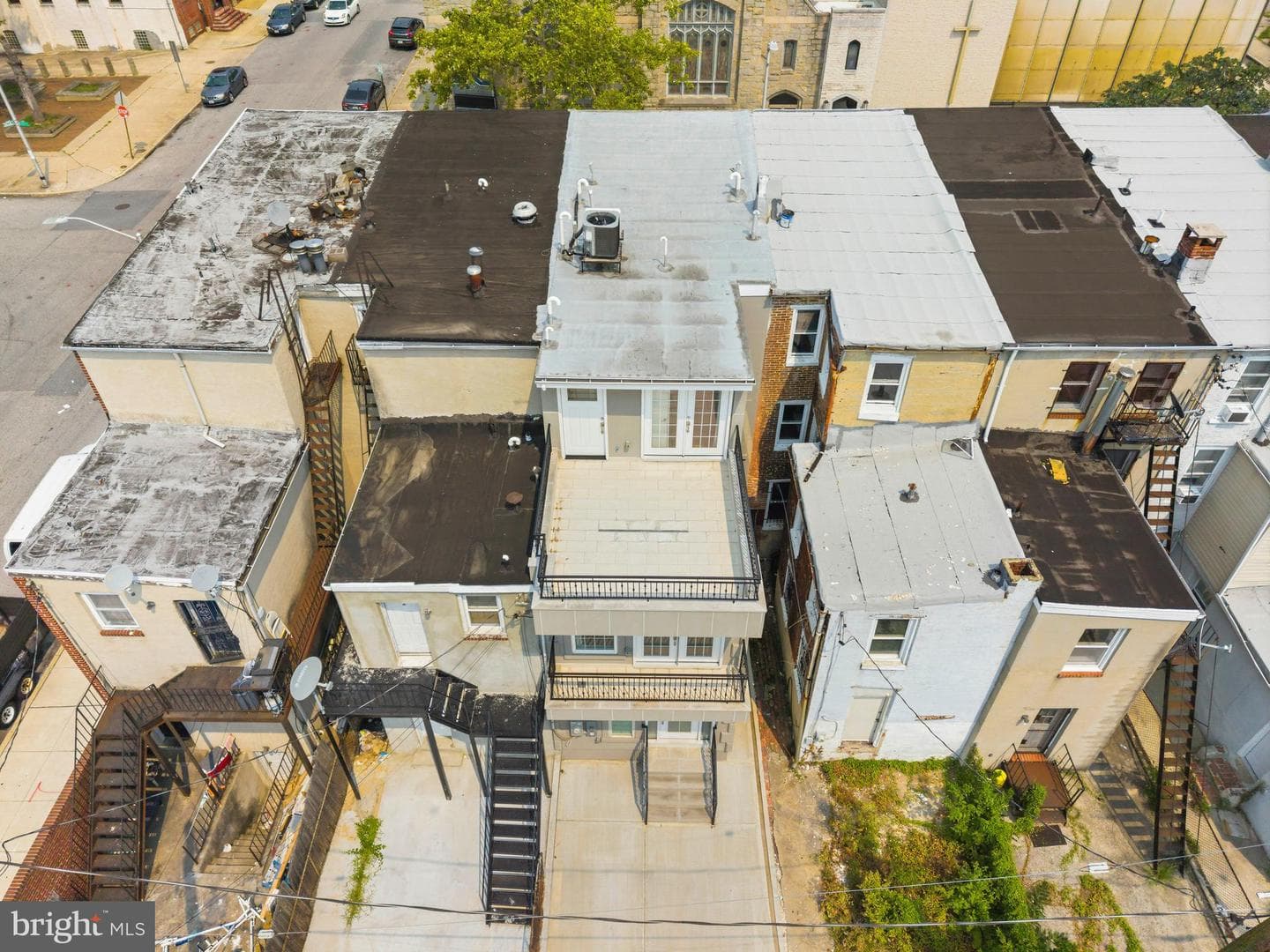 830 N Bond Street photo 38