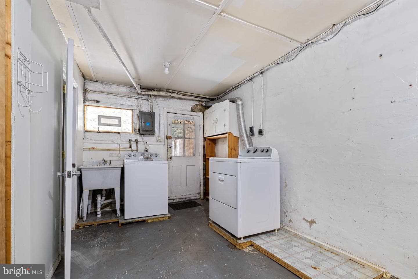 805 W 38th Street W photo 23