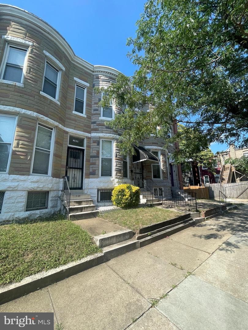 1904 W Lexington Street photo 4
