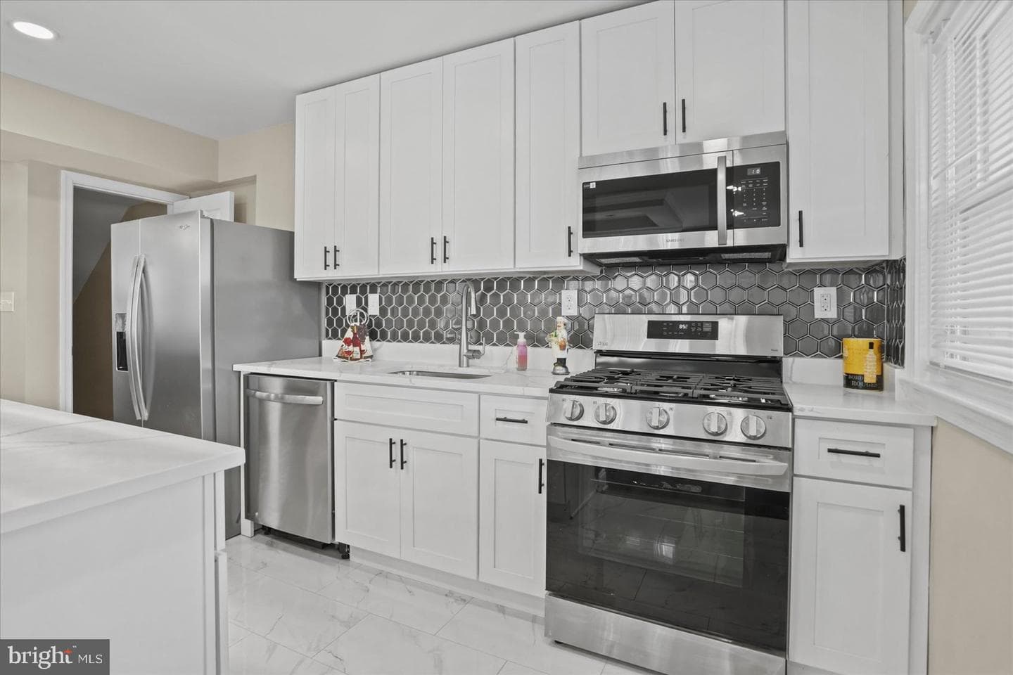 1635 Woodbourne Avenue photo 19
