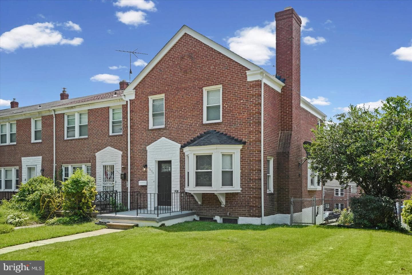 1635 Woodbourne Avenue photo 2