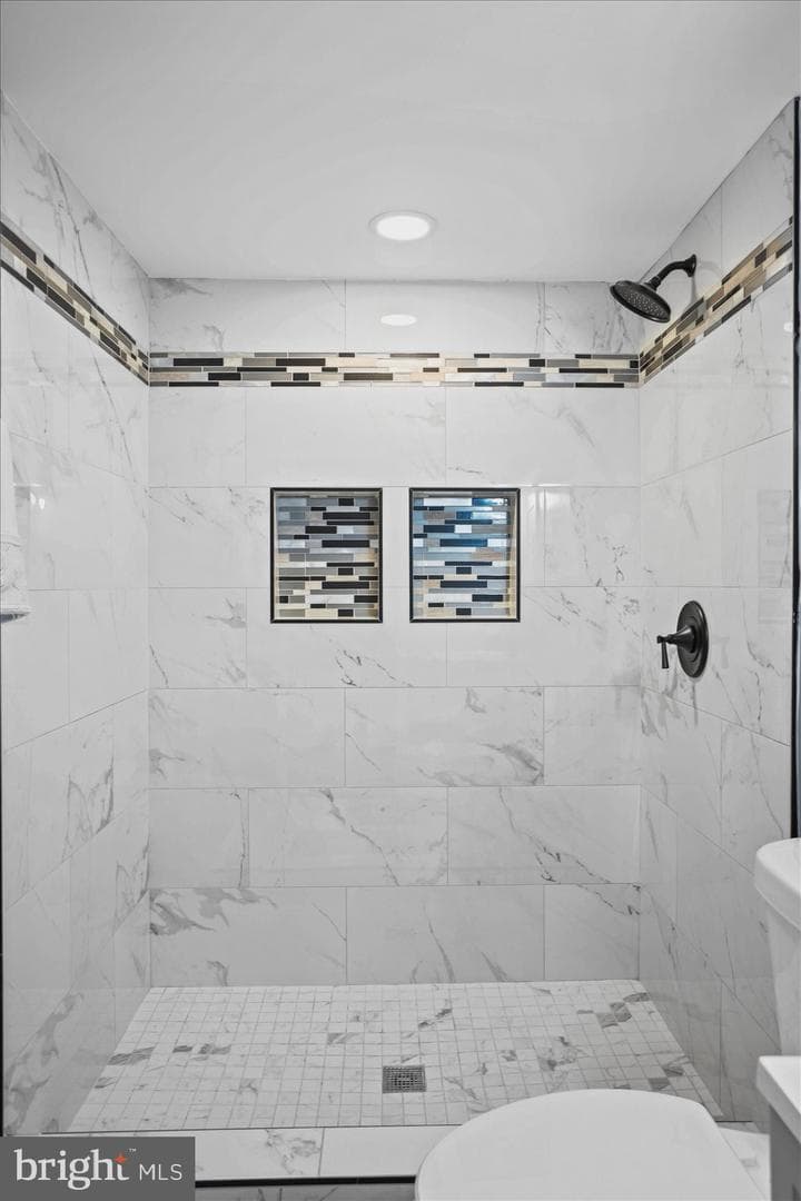 1635 Woodbourne Avenue photo 37