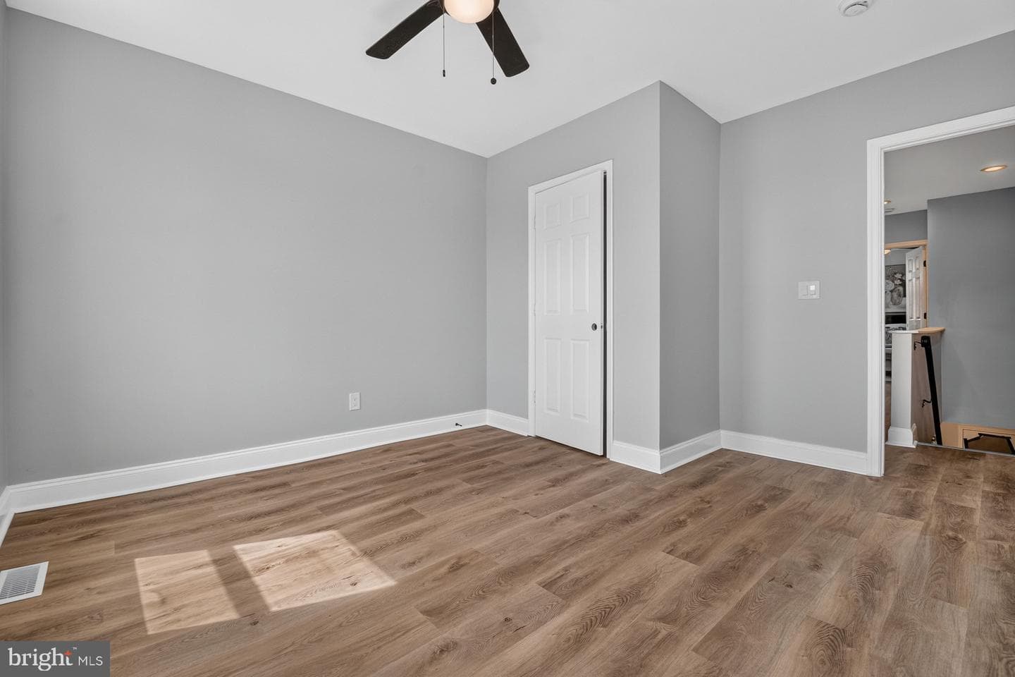 835 N Montford Avenue photo 16