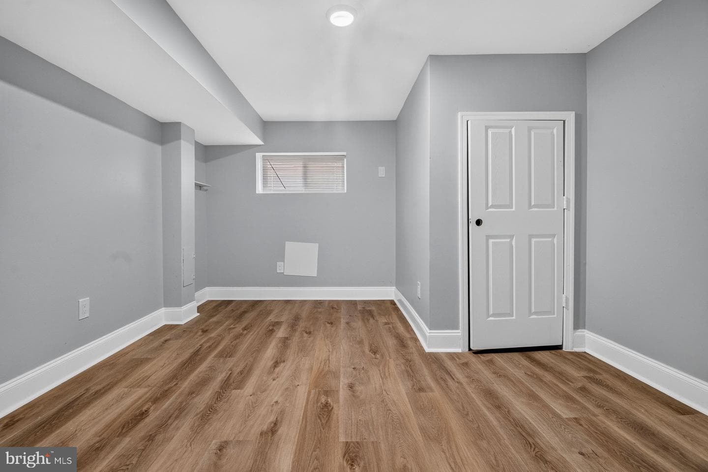 835 N Montford Avenue photo 22