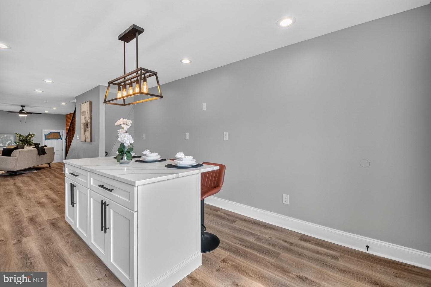 835 N Montford Avenue photo 3