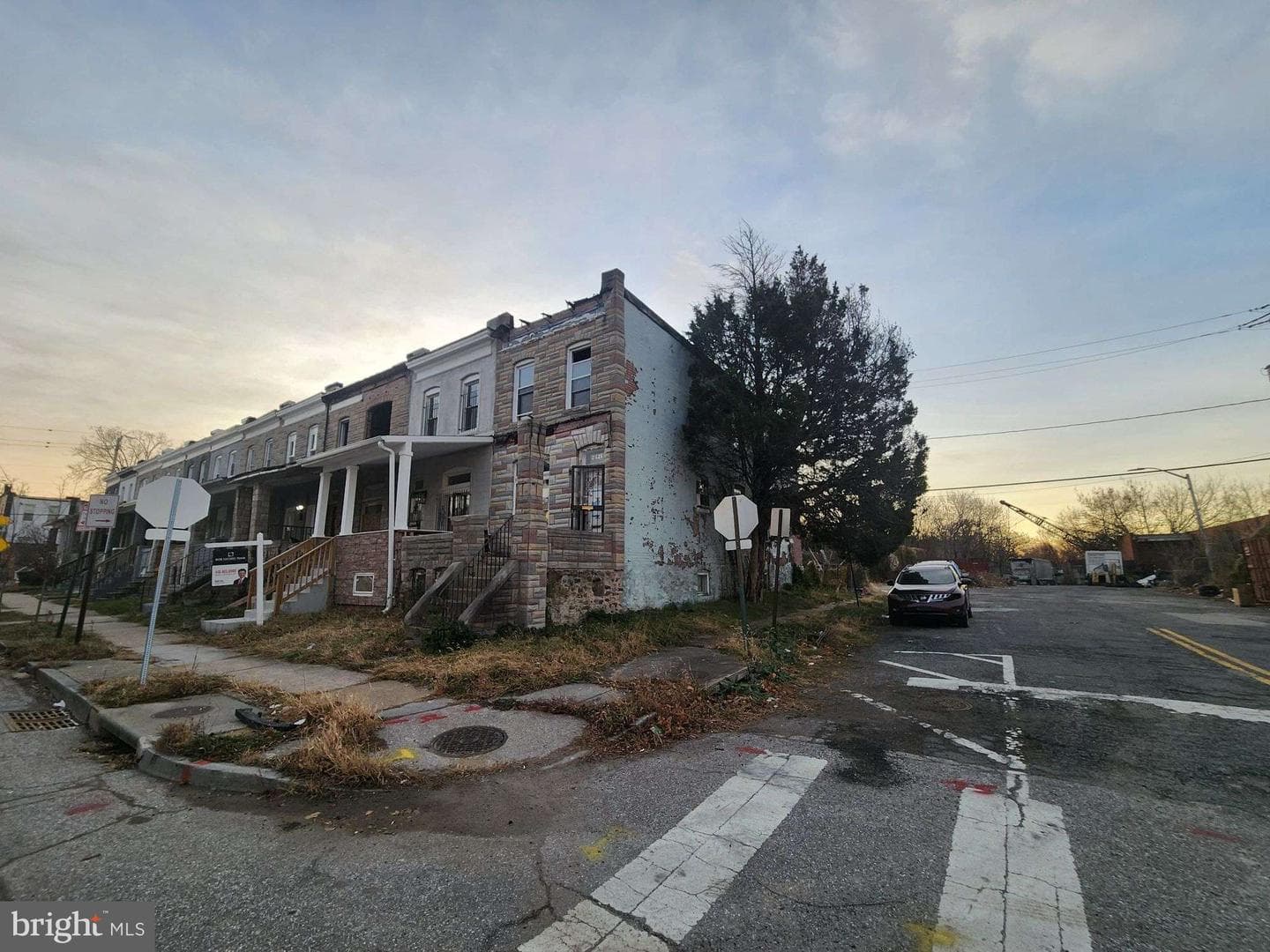 2421 Baker Street photo 3