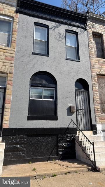 2124 Hollins Street