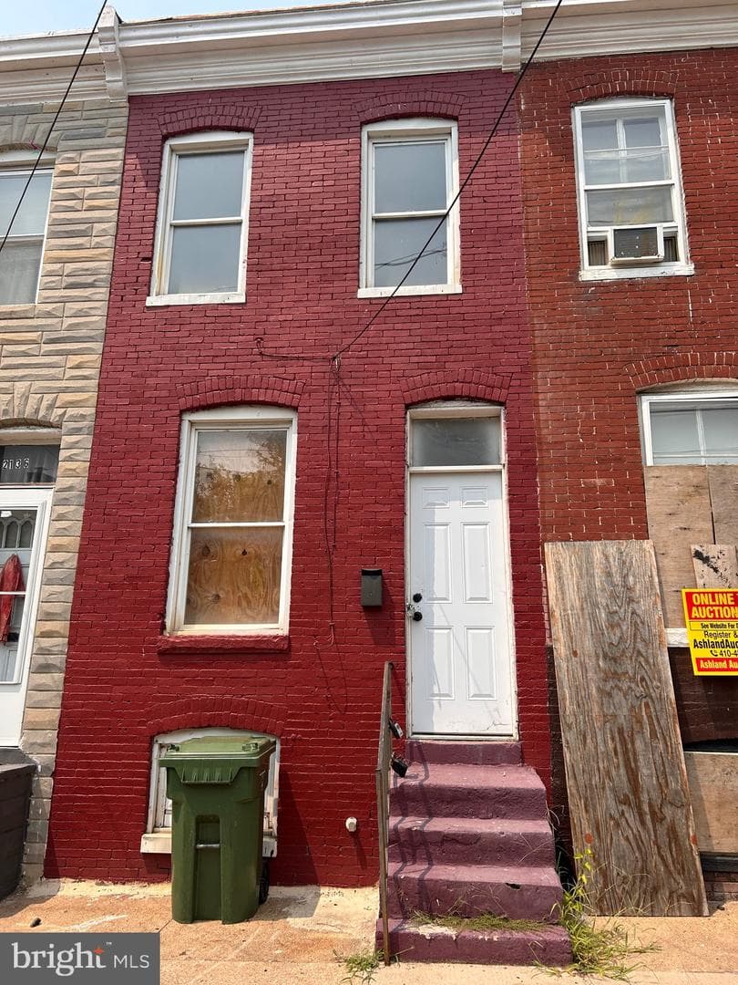 2134 Boyd photo 1